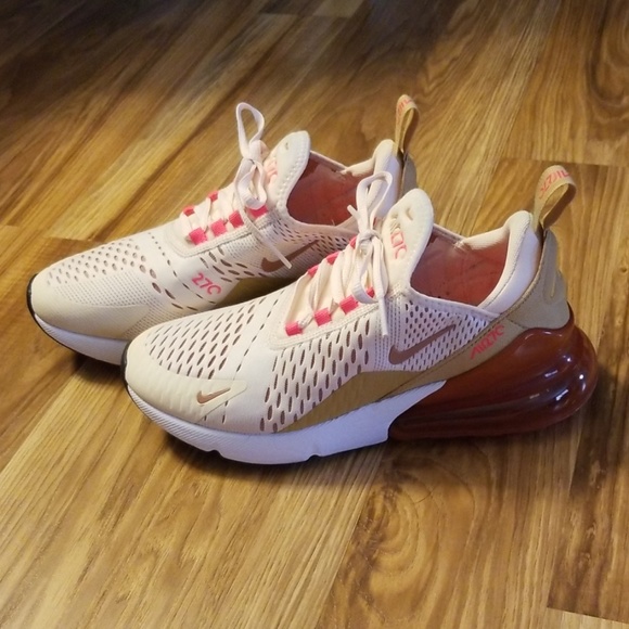 Nike Shoes - Nike Air Max 270